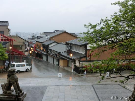 清水寺入り口付近から