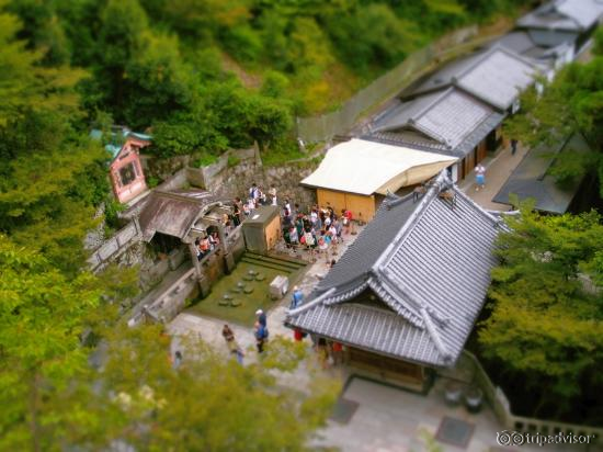 音羽山の山中から湧き出る名水