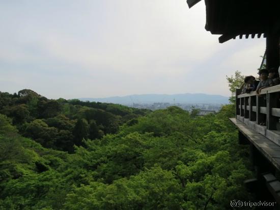 拝観料を払って清水の舞台