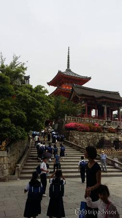 ทางขึ้นหน้าวัด คยเยอะมาก