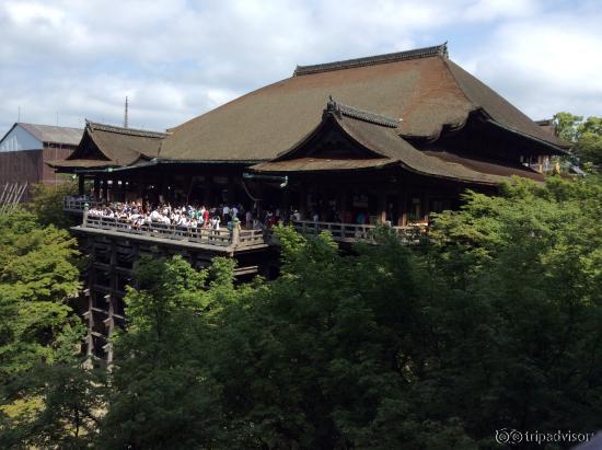 奥之院からの国宝・本殿