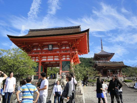 入り口の仁王門