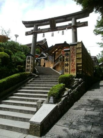 清水寺の中に「えんむすびの神」がありました。