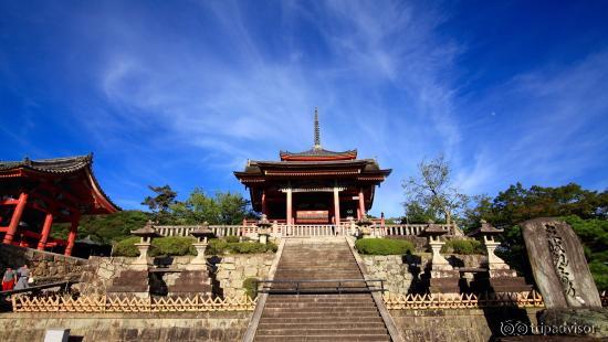 參觀當天天氣非常好，氣温有點高。趕在關門前拜了主寺。