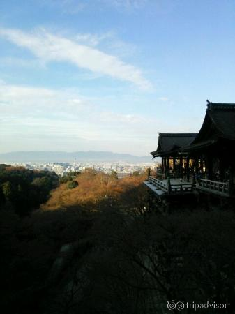 清水の舞台から京都市街地を望む