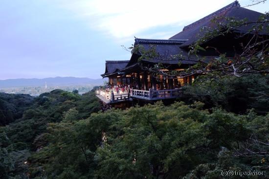 ตกกลางคืน