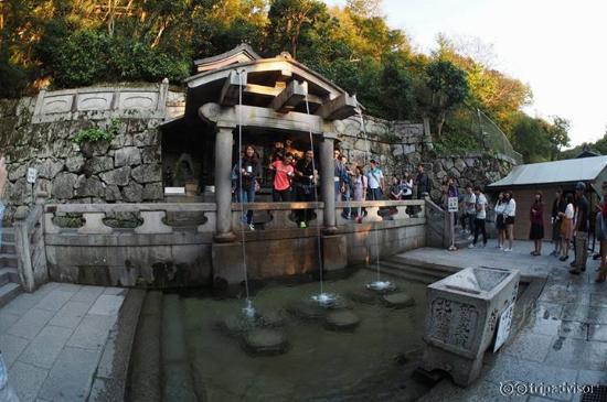 น้ำศักสิทธิ์