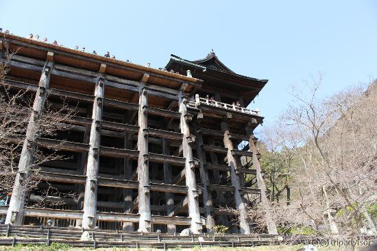 Храм стояжий на деревянных свях