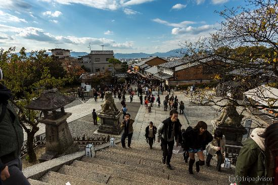 crowded kiyomizu
