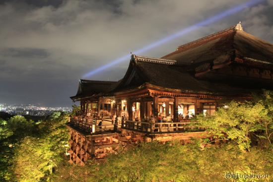 Festival night at Kiyomizu-dera