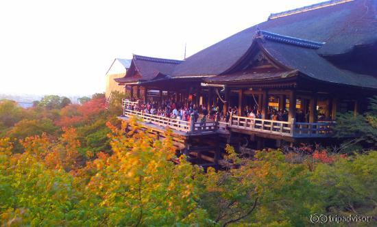 Just right before sunset. Before the temple closed. It was full of people and we had to take tur