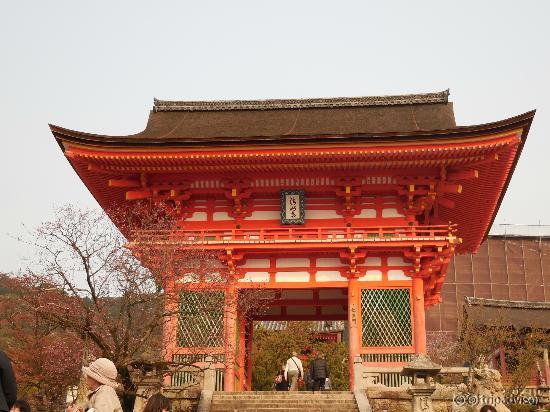 Kiyomizu-dera temple