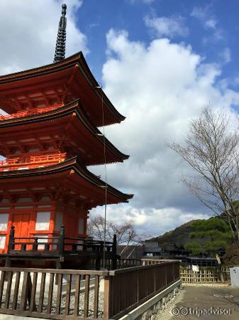 A pagoda east of Kiyomizu-dera Temple