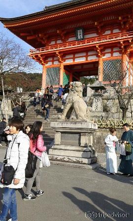 Kiyomizu-dera gateway