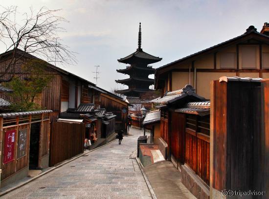 Another pagoda on the way to the temple!