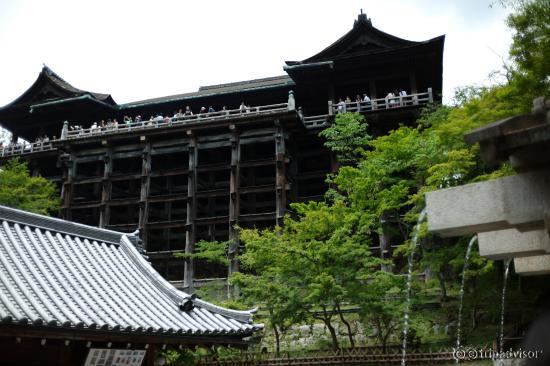 Pillars assembled without any nails