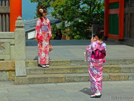 Visitors of the temple