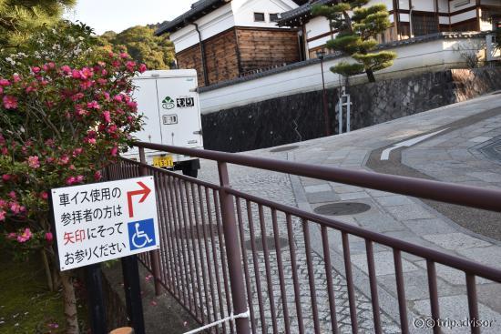 More signs to follow the wheelchair route