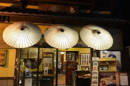 Shops at night time in front of Kiyomizu-dera Temple (2)