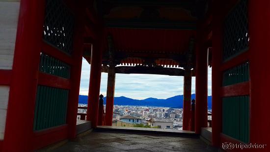 Kiyomizu-dera - view over the city of Kyoto
