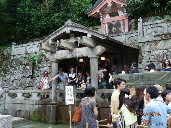Kiyomizu-dera temple