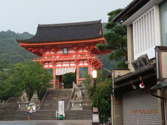 Kiyomizu-dera temple