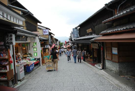 Shops on nthe way to the temple