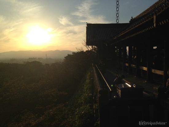 sunset at kiyomizudera
