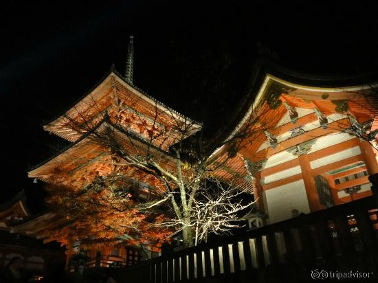 Entrance to Kiyomizu-dera(清水寺)