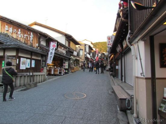 Road leading to kiyomizu temple