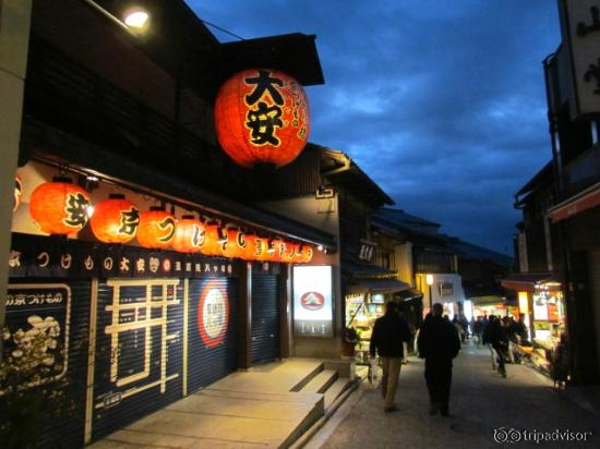 Shops on the way to the temple