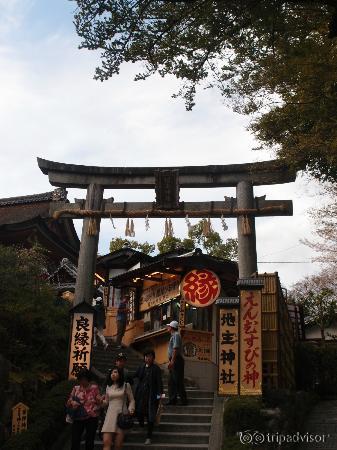 Temple of Marriage (Yin Yuan)