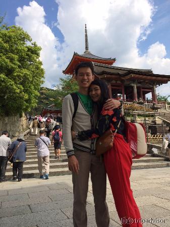 Tampak Depan Kuil Sebelum Pintu Masuk