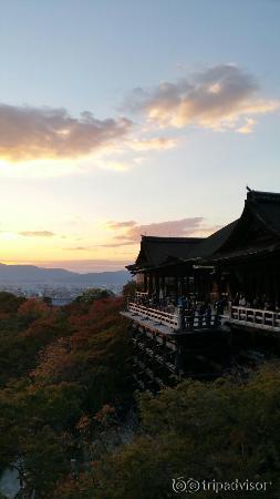 sunset at kiyomizudera
