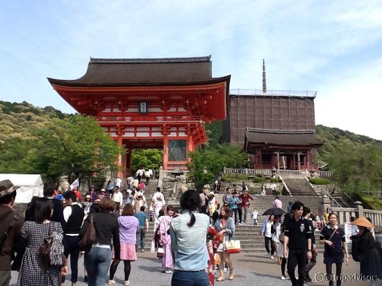Templo de Kiyomizu, portão Niomon