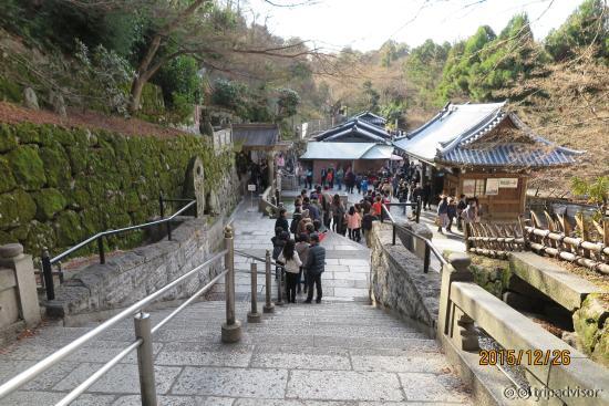 fila para beber da água potável