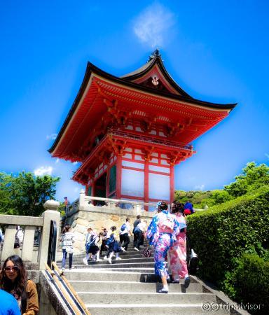 The long climb to Kiyomizu-dera