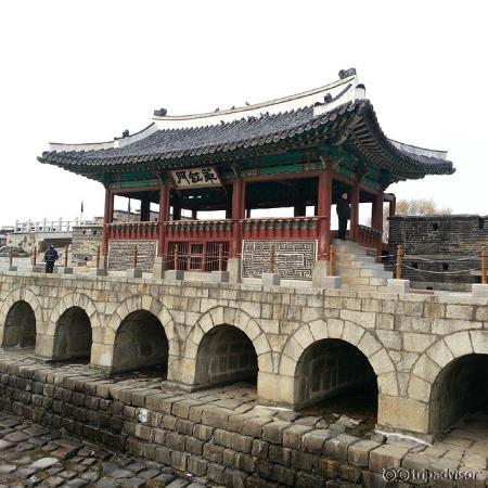 Одно из строений крепости