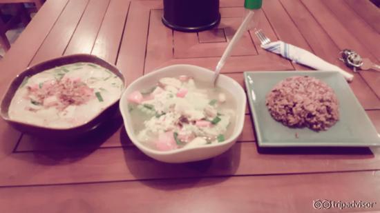 Curry and clear soup with brown rice