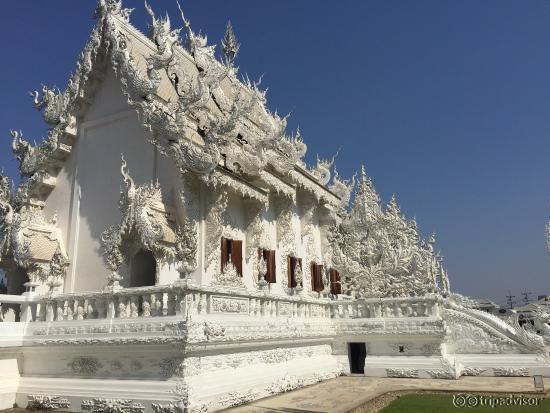 Обязателен для посещения! Красивое место! От Чианг Рая можно доехать за 15 бат на автобусе с авт