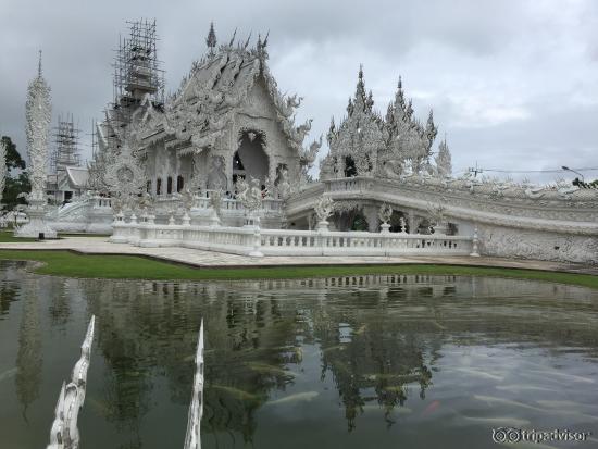 Architecture meets sculpture