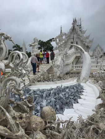 Architecture meets sculpture