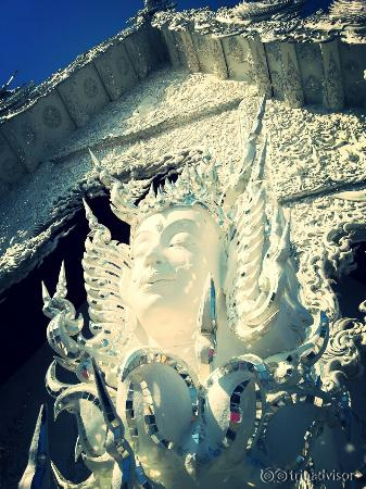 at wat rong khun temple