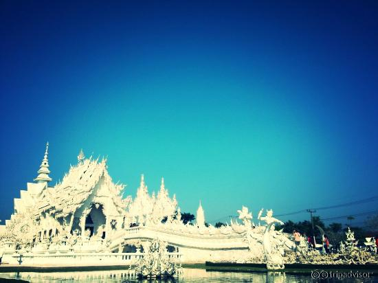 at wat rong khun temple