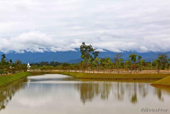 ที่ดินด้านหลังยังเหลือให้สร้างอีกเยอะ