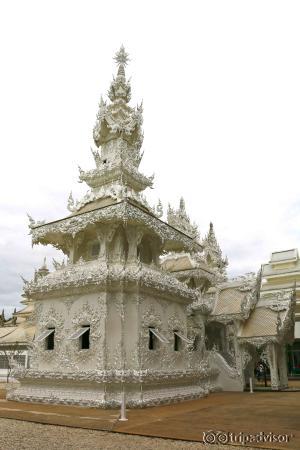 เมรุ เผาศพ อยู่ด้านหลัง อาคารใหม๋