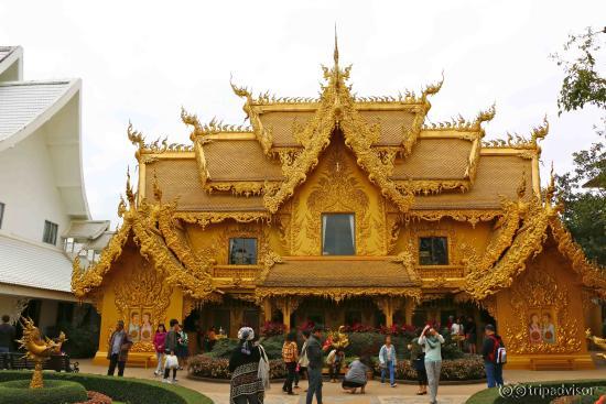 ห้องน้ำ สีทอง พึ่งมีนักท่องเที่ยวจีนมาทำสกปรก เร็วๆนี้