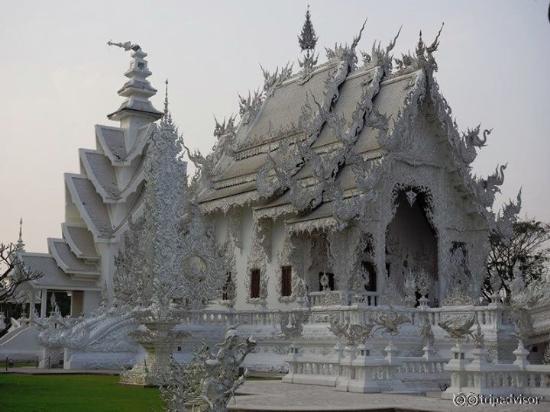 มองจากด้านนอกก็สวยมากแล้วค่ะ