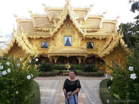 ส่วนที่มีสีทอง