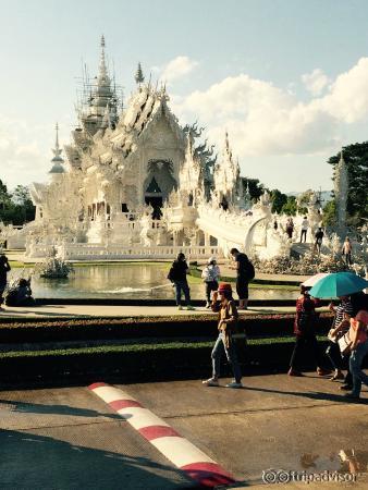 คนเยอะมาก ถ่ายมุมไหนก็เห็นคน